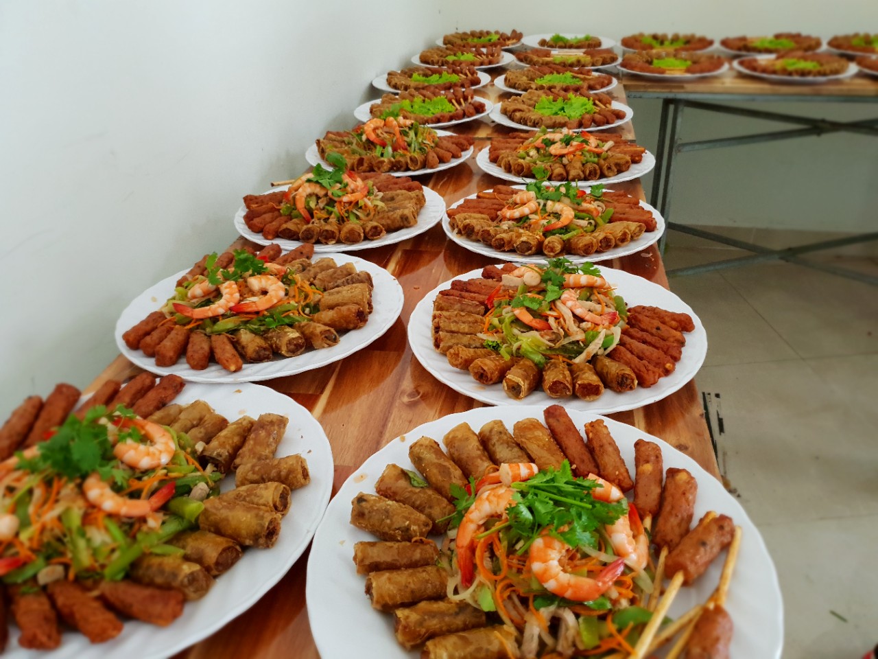 Thực đơn đãi tiệc tân gia